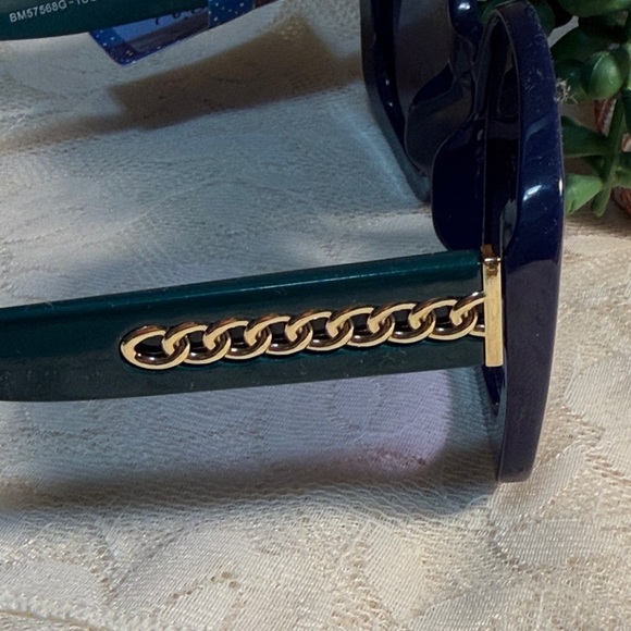 😎😎😎BOGOHO😎😎😎Mackie Navy/Green Oversized Sunglasses w/ Gold Accent - Picture 5 of 8